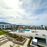 The Olive Beachfront & Lejlighed *