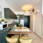 The Olive Beachfront & Apartment