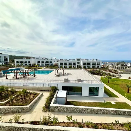 The Olive Beachfront & דירה Kalogrea