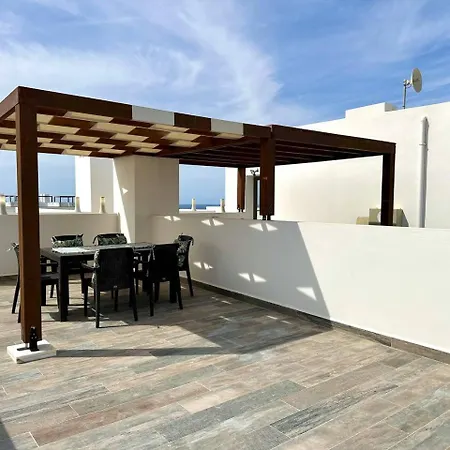 The Olive Beachfront & Apartman