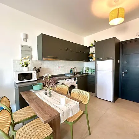 Apartment The Olive Beachfront & *