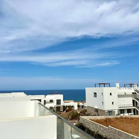 The Olive Beachfront & דירה Kalogrea