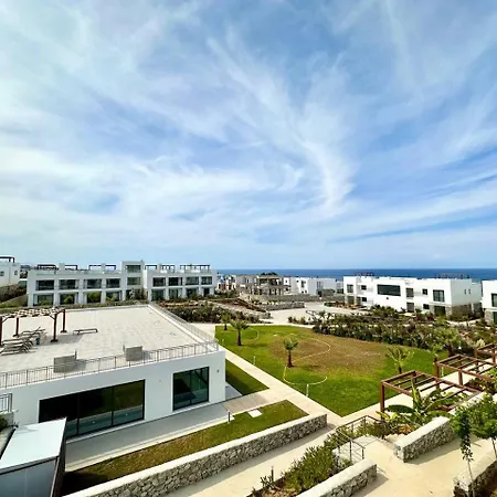 Apartment The Olive Beachfront & *