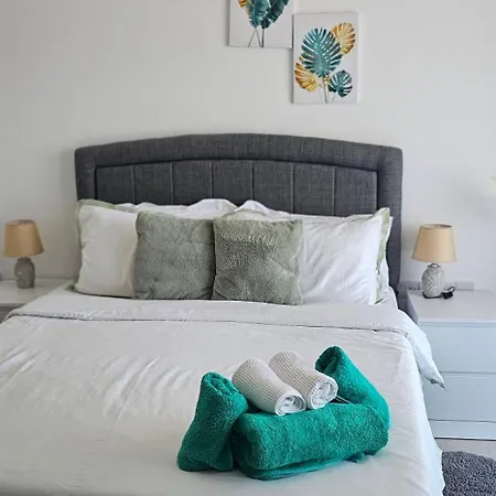 The Olive Beachfront & Apartment *