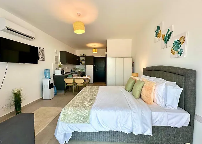 The Olive Beachfront & *